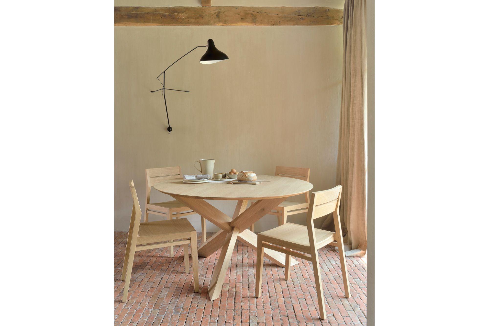 Ethnicraft Oak Circle Dining Table 136cm - Image 3