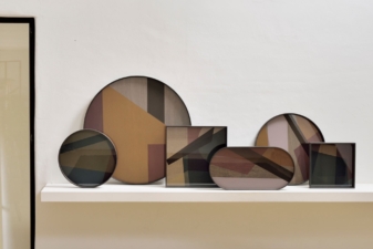 Alternative view of Ethnicraft Angle Glass Tray Slate Small